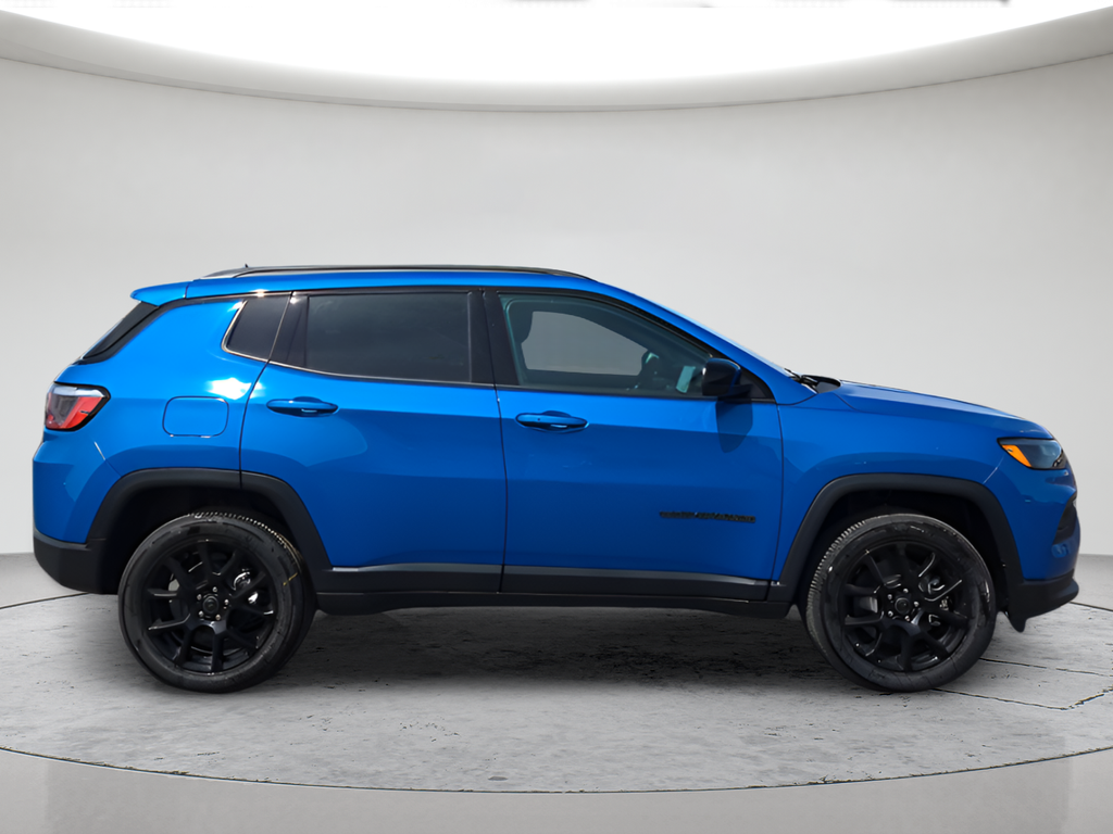 New 2026 Hydro Blue Pearl-Coat Exterior Paint Jeep Latitude image 2
