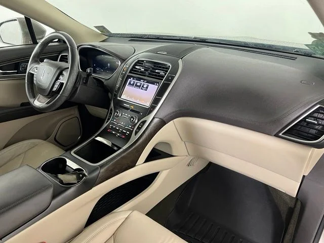 Used 2019 Brown Lincoln Select image 42