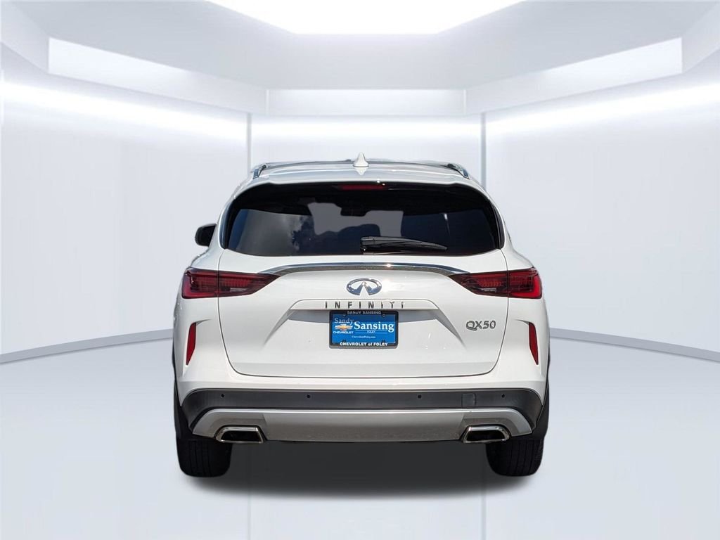 Used 2023 White INFINITI LUXE image 5
