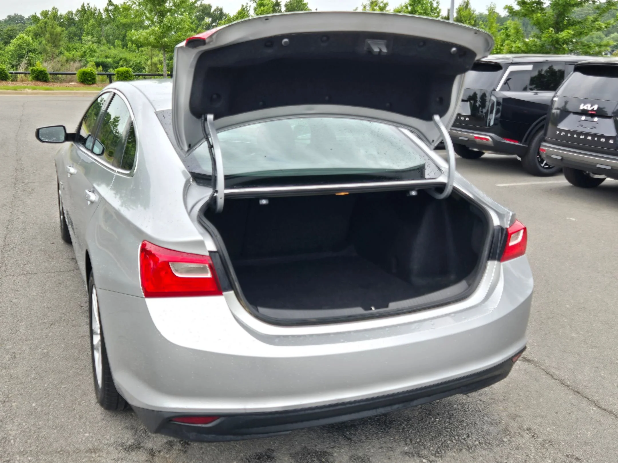 Used 2016 Silver Ice Metallic Chevrolet LT image 18