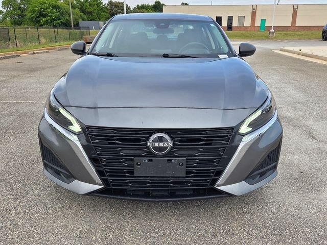 Used 2024 Gray Nissan 2.5 SV image 2