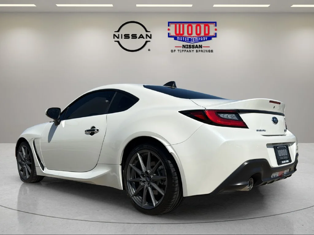 Used 2024 Crystal White Pearl Subaru Limited image 4