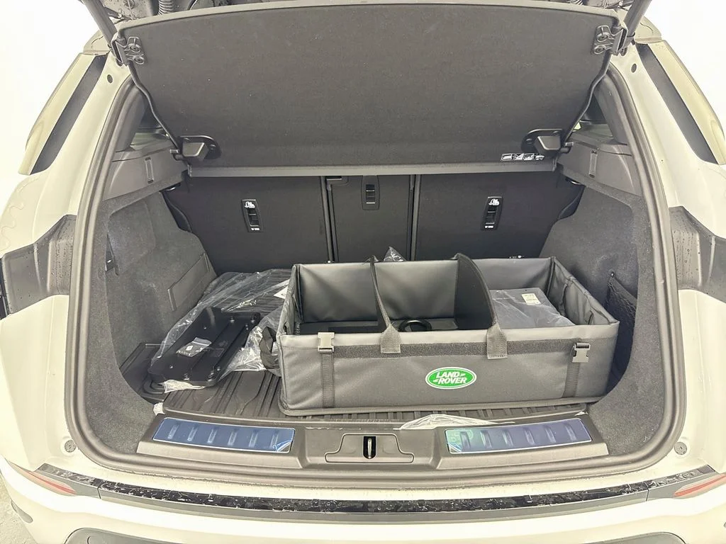 New 2026 Fuji White Land Rover Hoxton Edition image 27