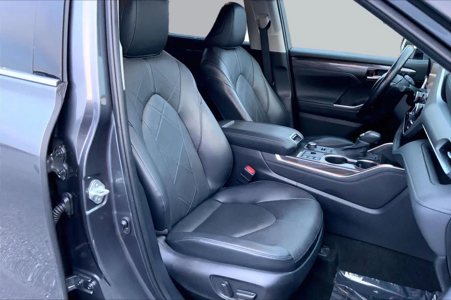 Used 2023 Magnetic Gray Metallic Toyota Platinum image 8