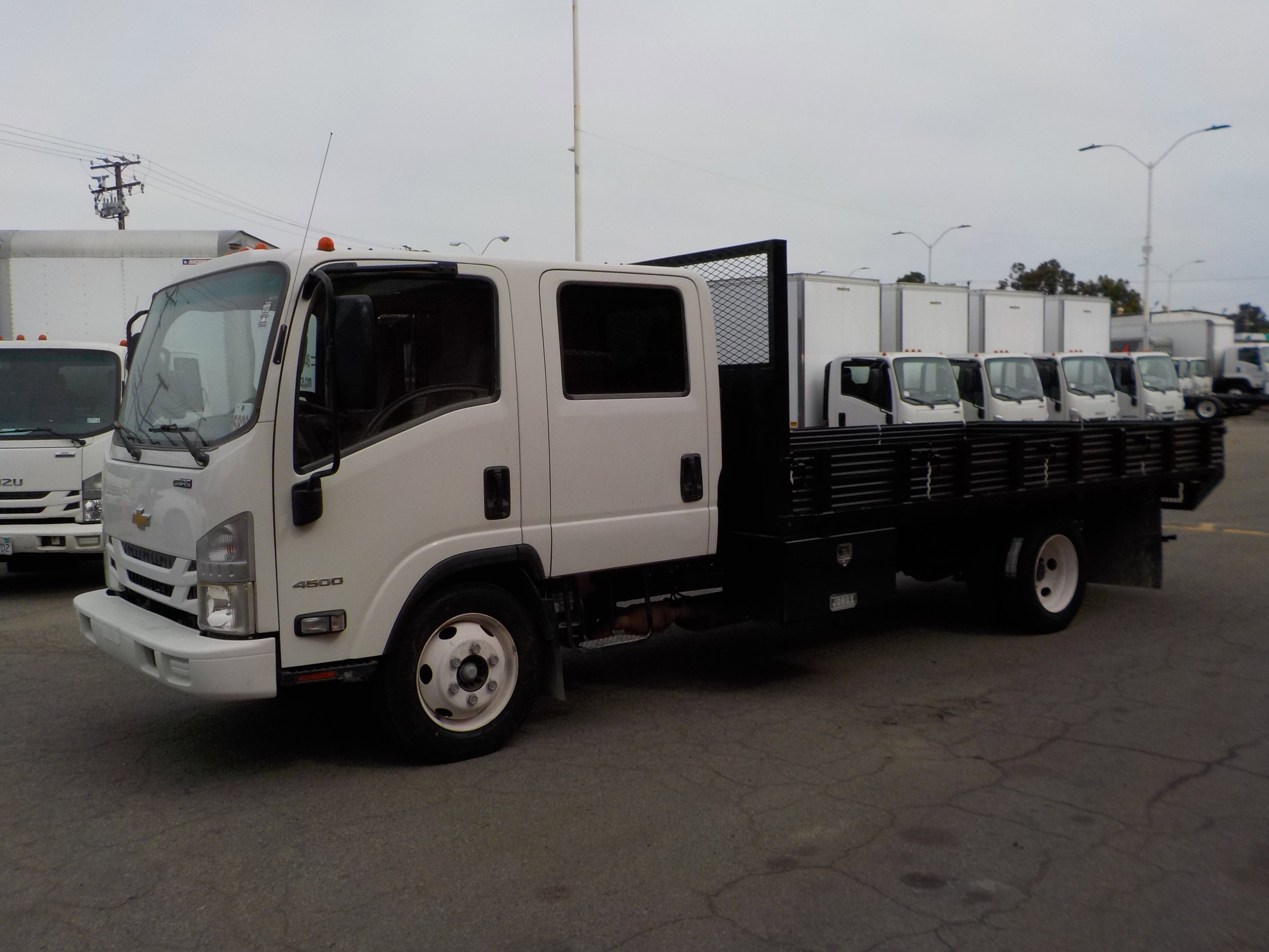 Used 2018 Arc White Chevrolet  image 3