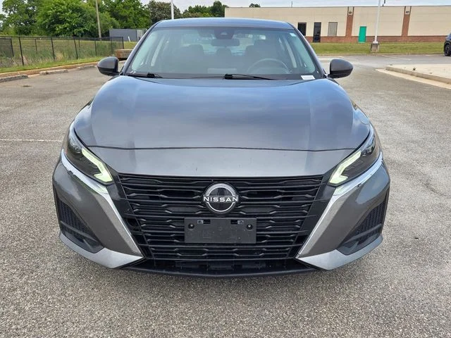 Used 2024 Gray Nissan 2.5 SV image 2