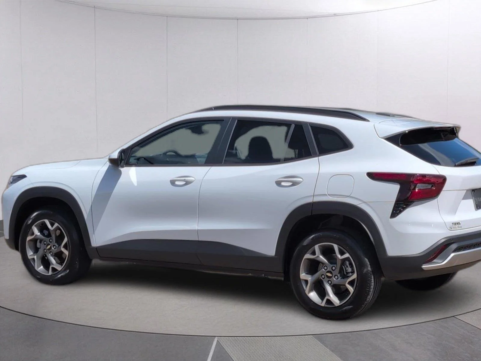 Used 2025 Summit White Chevrolet LT image 3