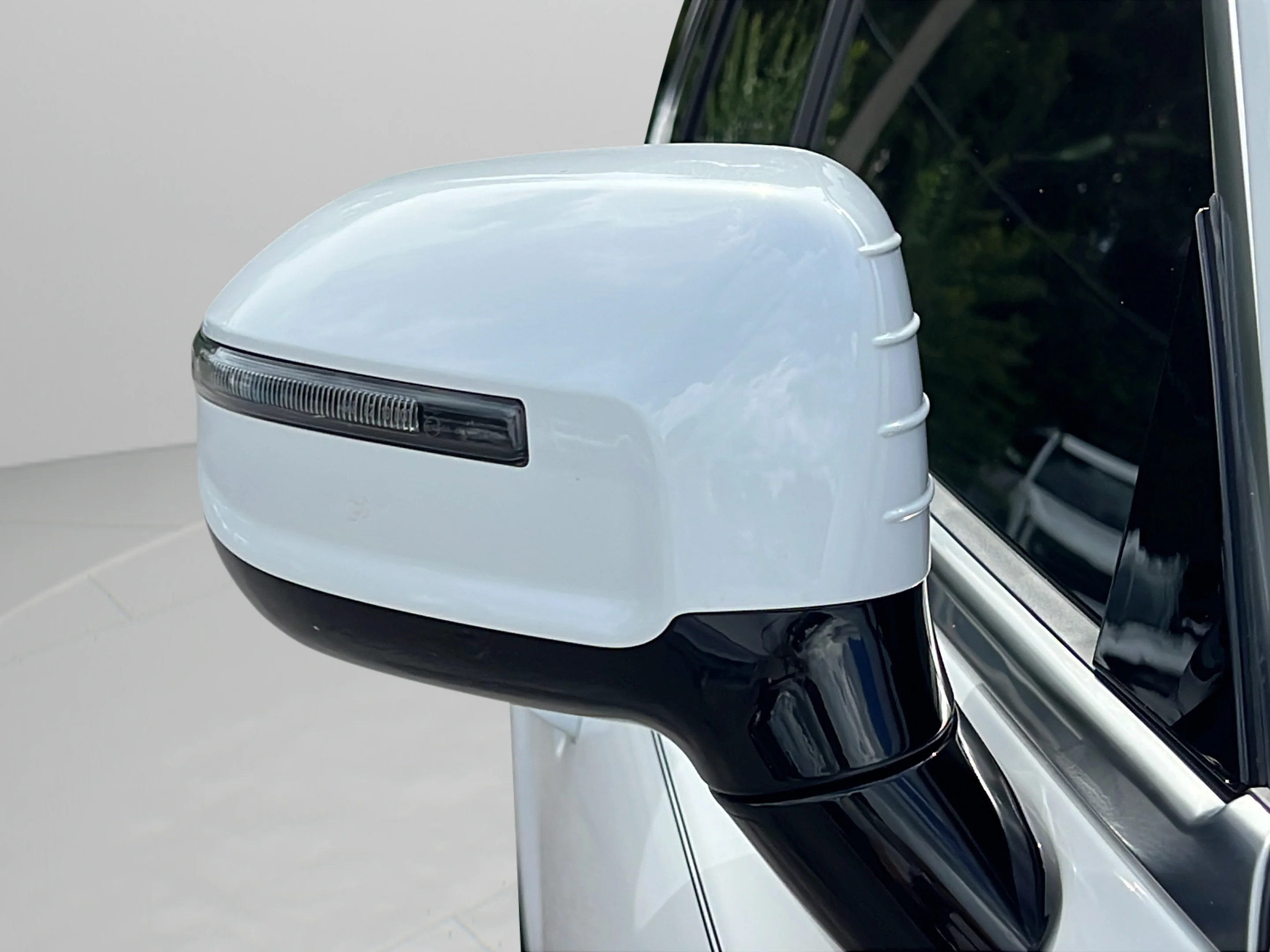 Used 2024 Glacial White Pearl Kia SX Prestige image 11