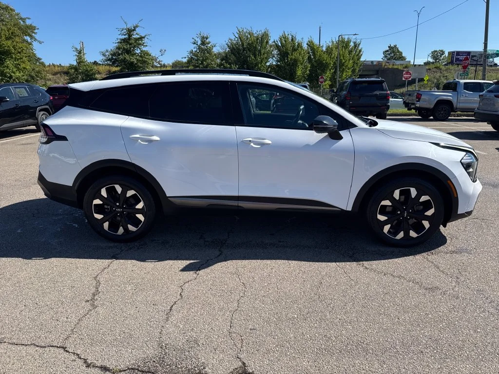 Used 2023 White Kia X-Line image 10