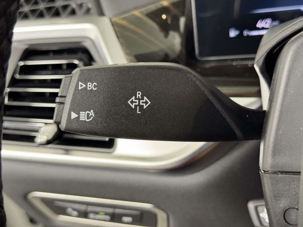 Used 2026 White BMW xDrive40i image 21