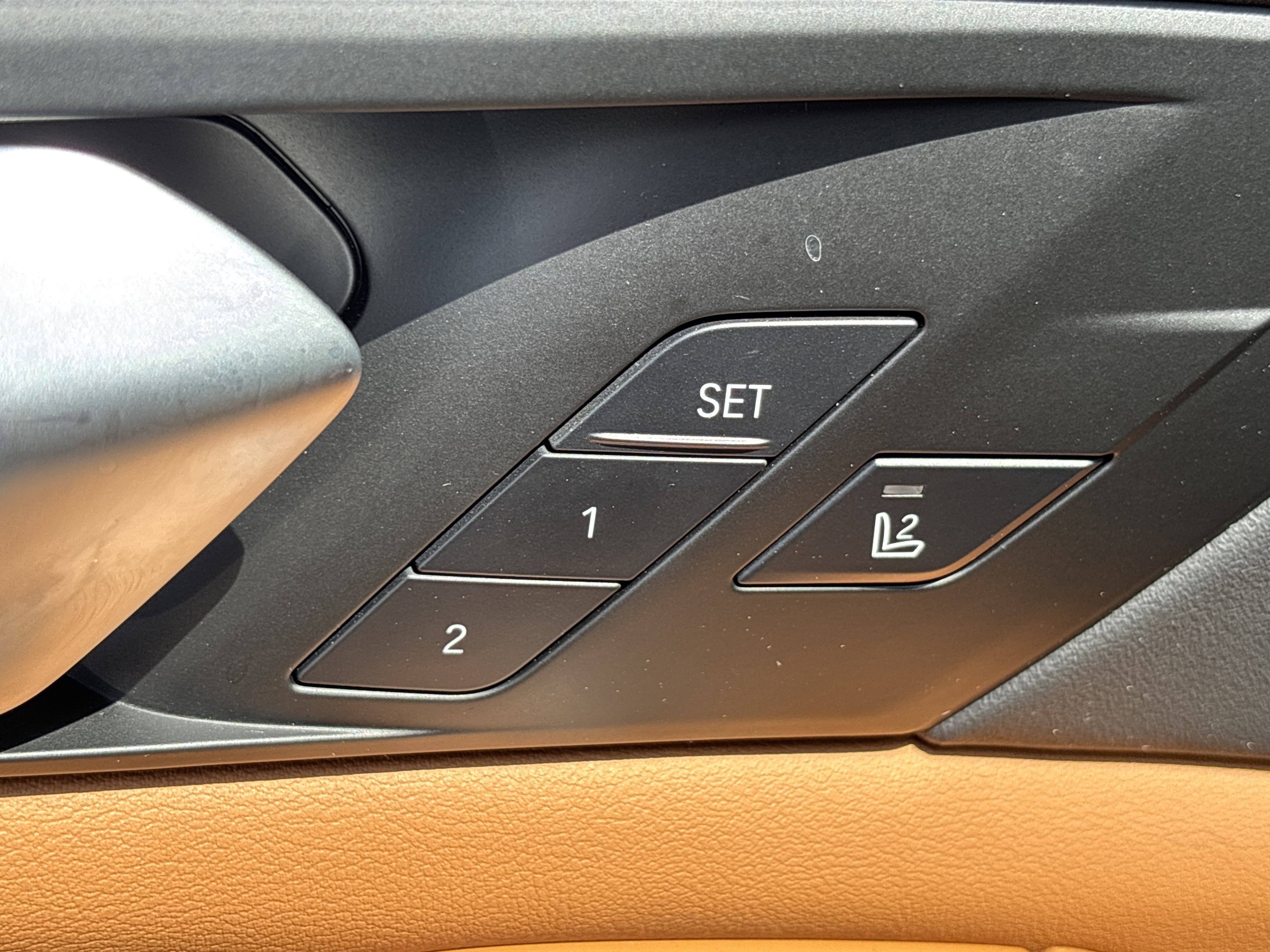 Used 2025 Mineral White Metallic BMW M60i image 22