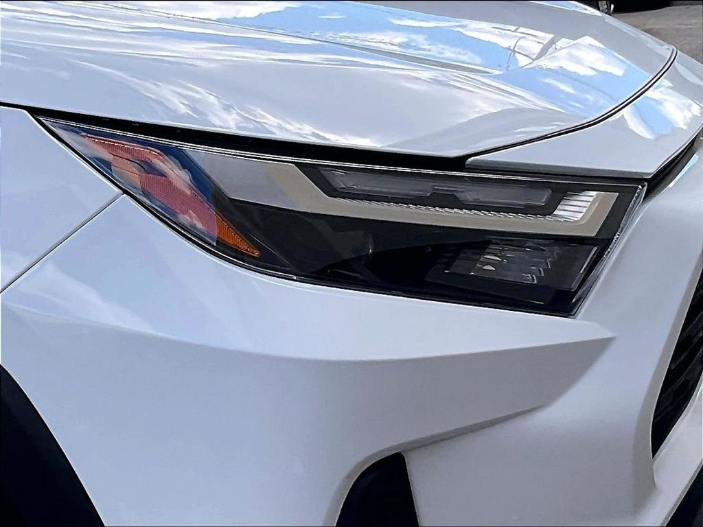 Used 2025 White Toyota LE image 32