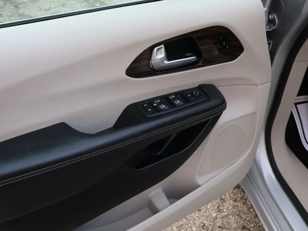 2024 Chrysler Pacifica Limited - Photo 16