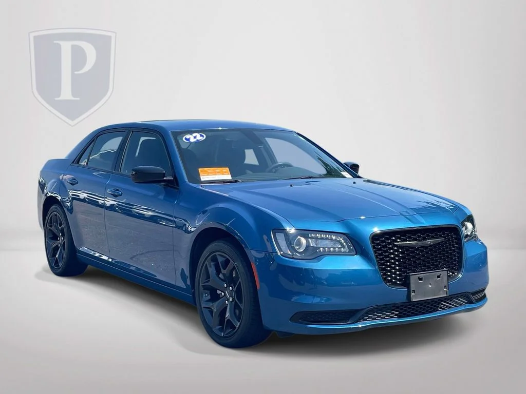 Certified Used 2022  Chrysler Touring image 1