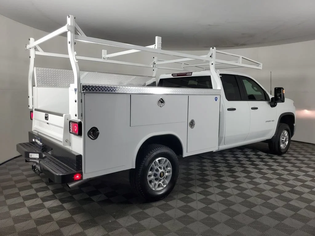 New 2026 Summit White Chevrolet WT image 4