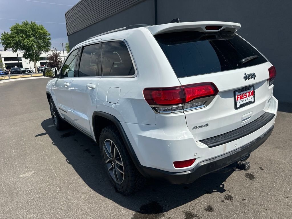 Used 2020 White Jeep Laredo image 9