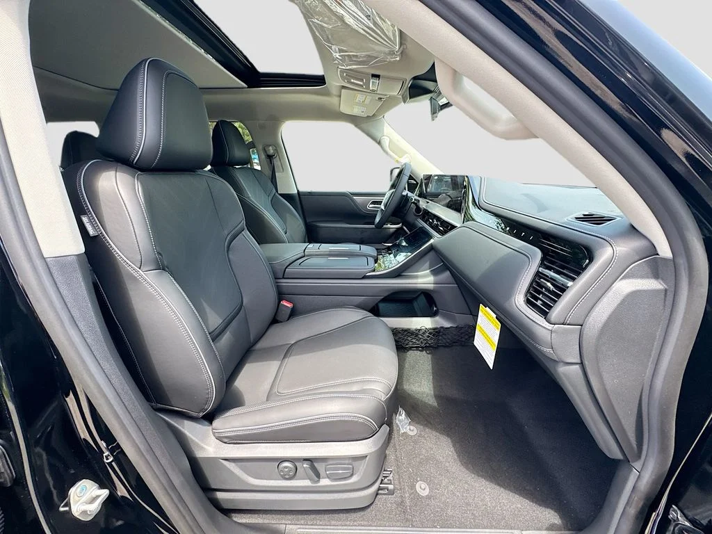 New 2027 BLACK OBSIDIAN INFINITI Luxe 2WD image 31