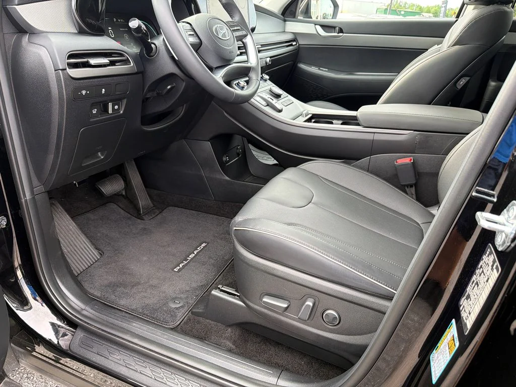 Used 2025 Black Hyundai XRT image 9