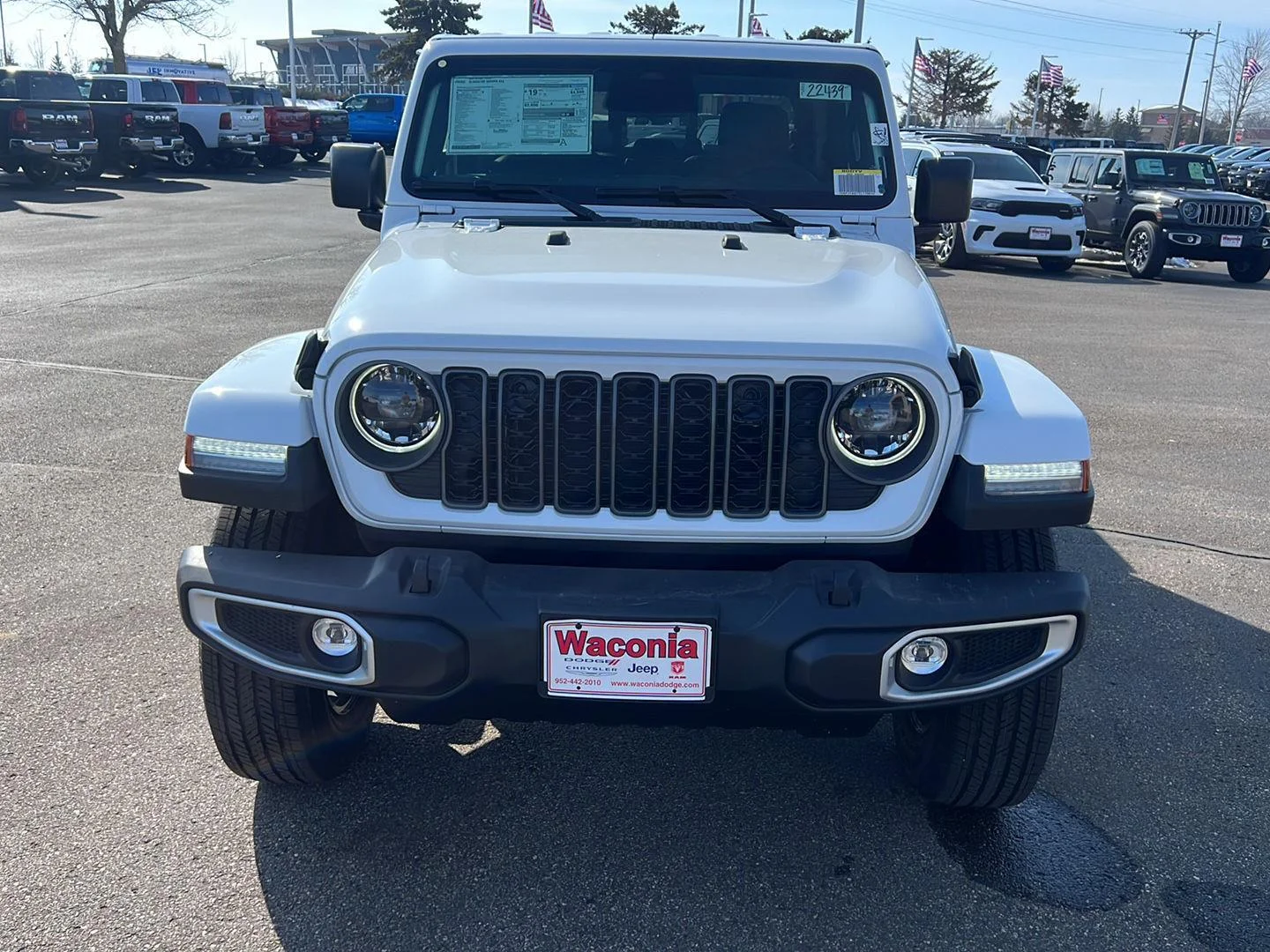 New 2026 Bright White Clear-Coat Exterior Paint Jeep Sahara image 3