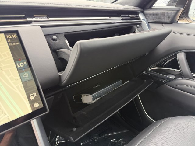 Used 2025 Black Land Rover SE image 28