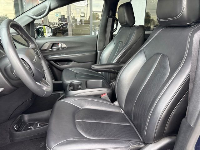 Used 2025 Blue Chrysler Select image 4