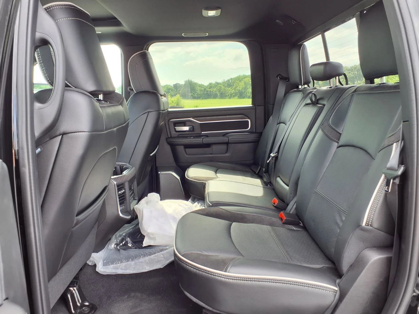 New 2026 Diamond Black Crystal Pearl-Coat Exterior Paint RAM Laramie image 15