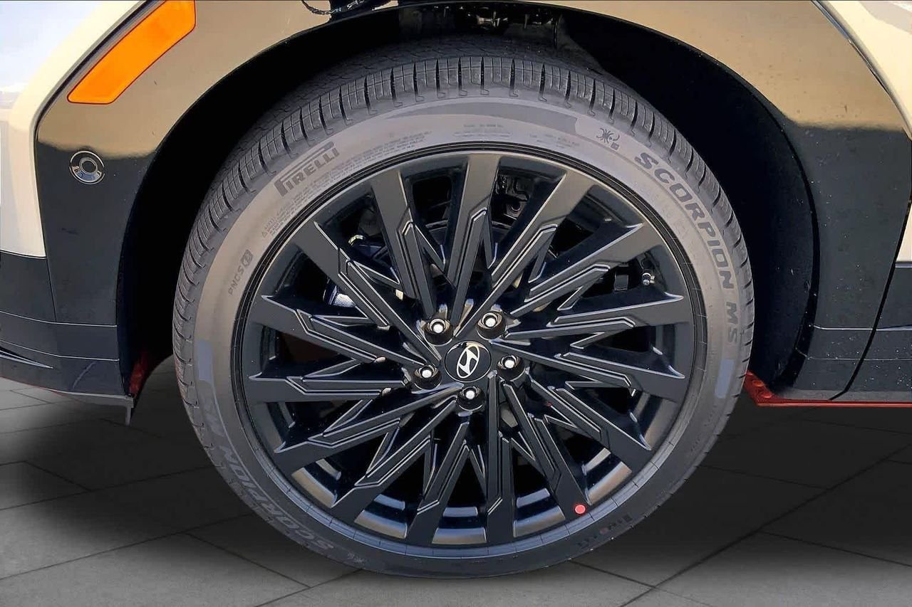 New 2026 Shimmering Silver Hyundai Calligraphy FWD image 11