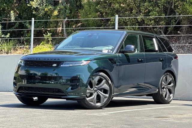 New 2026 British Racing Green Land Rover Dynamic SE image 1