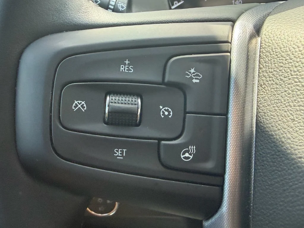 Used 2023 SUMMIT WHITE GMC Elevation image 29
