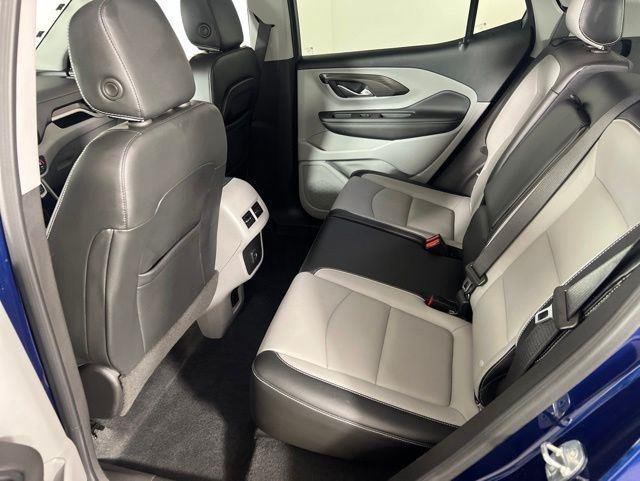 Used 2022 Marine Metallic GMC SLT image 13