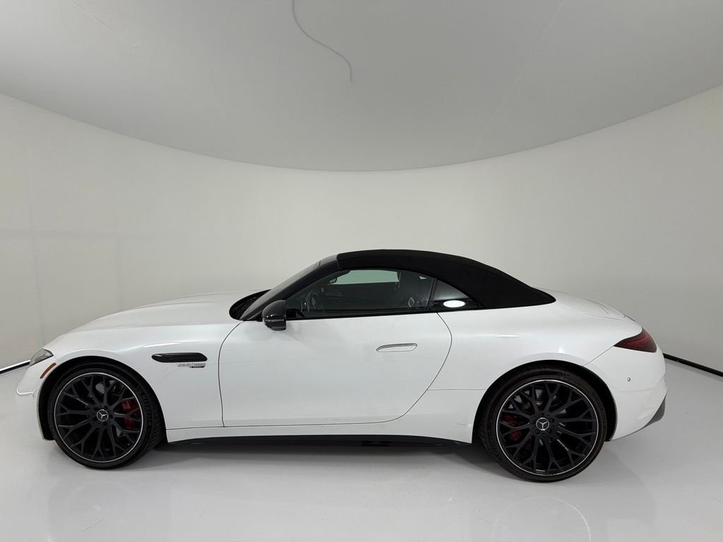 Used 2022  Mercedes-Benz SL 55 AMG® image 2