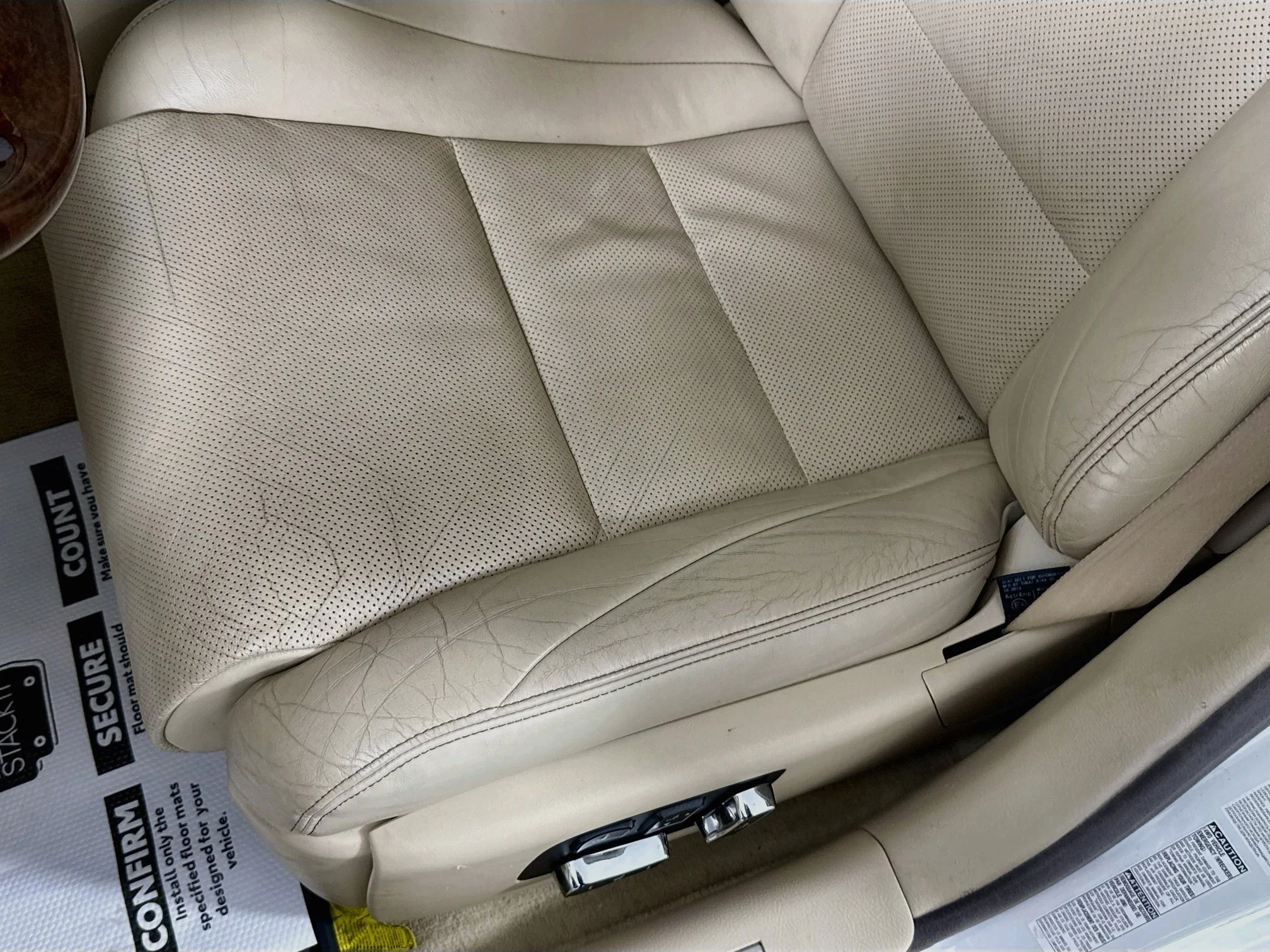 Used 2014 Starfire Pearl Lexus 460 image 22