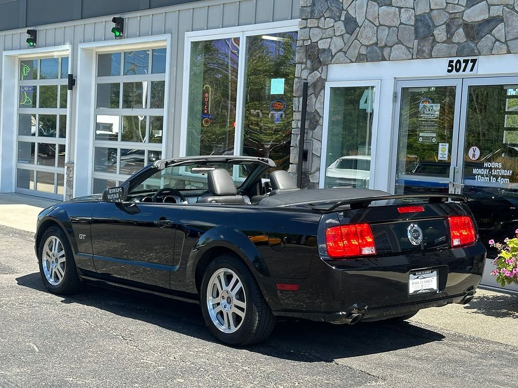 Used 2005 Black Ford  image 22