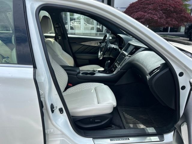 Used 2019 White INFINITI Red Sport 400 image 15