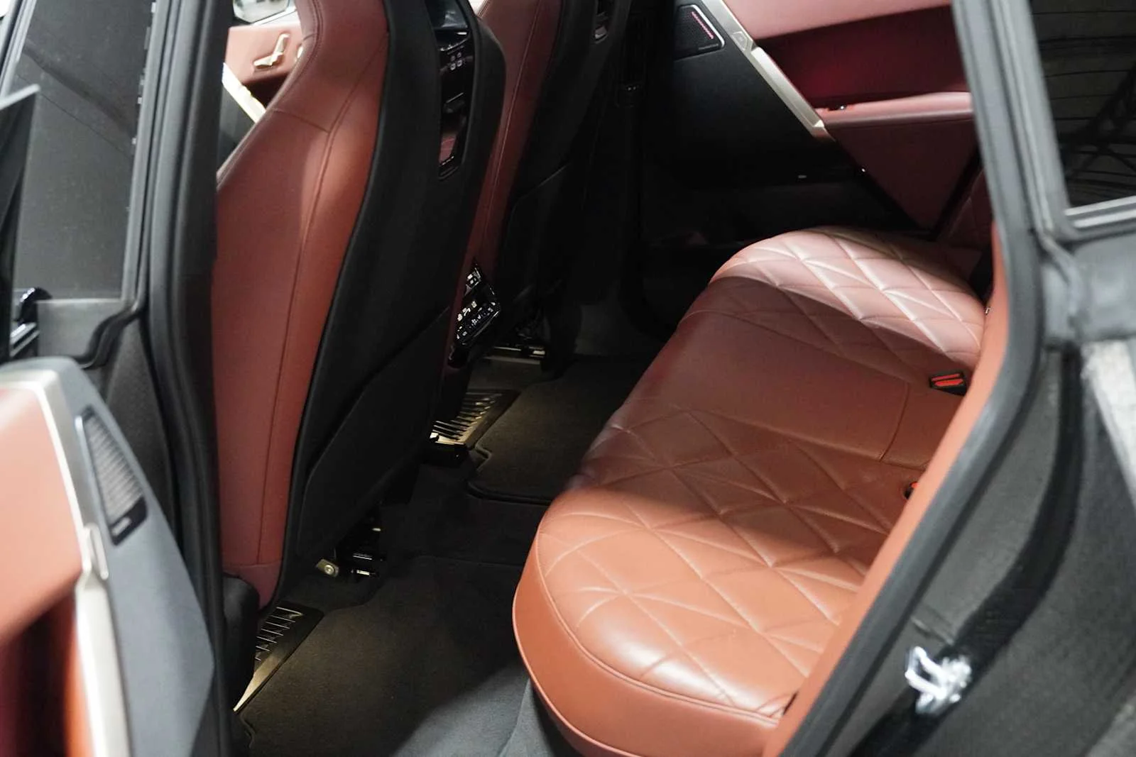 Certified Used 2023 Black Sapphire Metallic BMW M60 image 22
