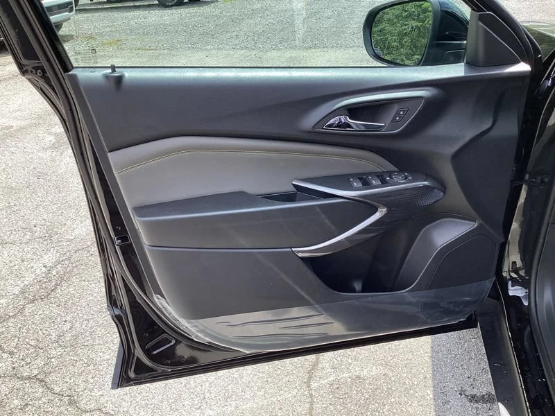 New 2026 Mosaic Black Metallic Chevrolet ACTIV image 18