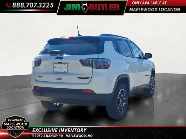 Used 2025  Jeep Trailhawk image 4