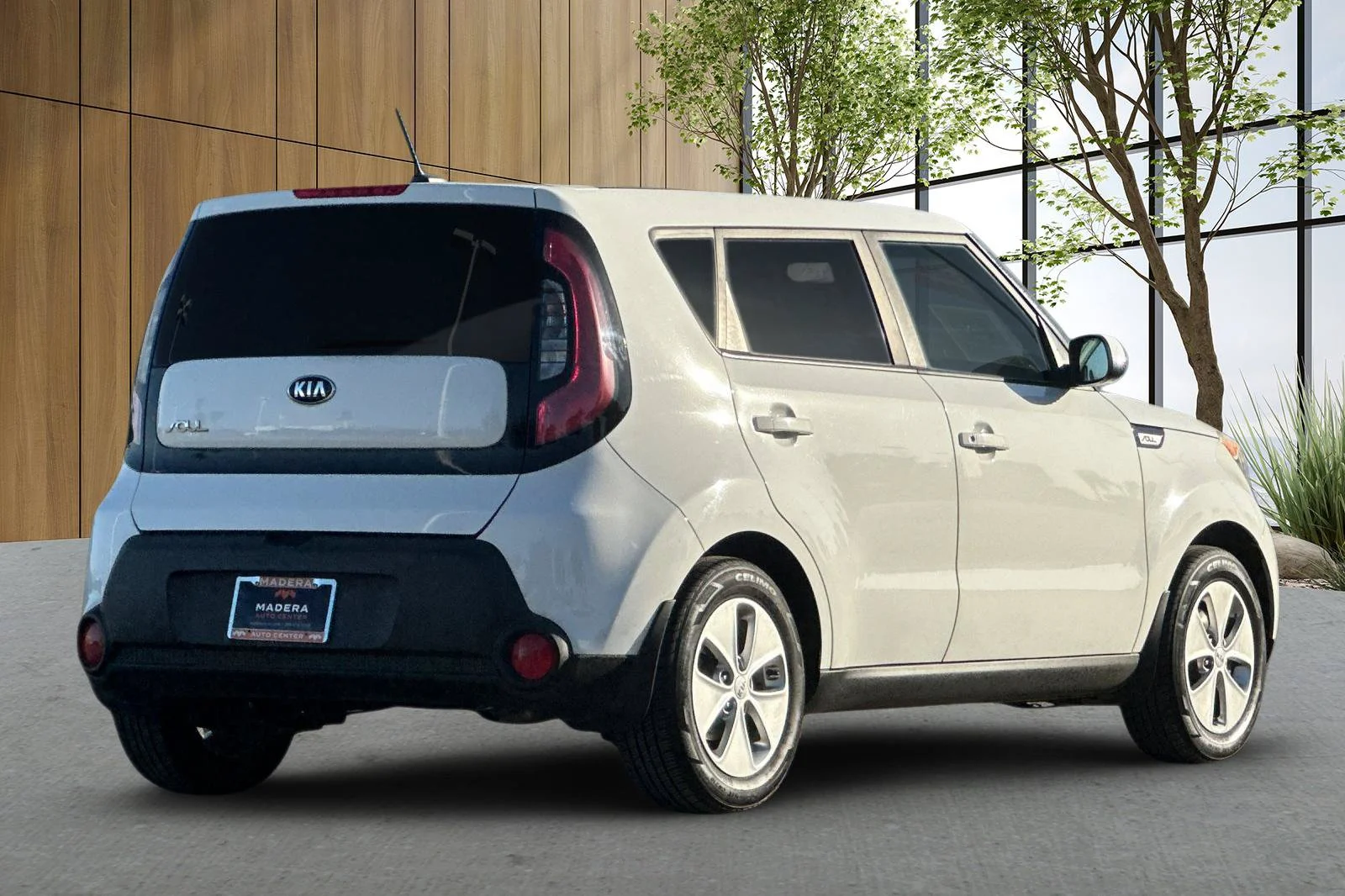 Used 2016 White Kia Base image 4