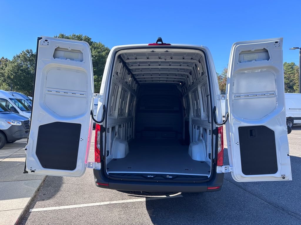 New 2026 Arctic White Mercedes-Benz Cargo 170 WB image 24