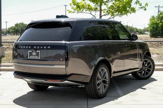 New 2026  Land Rover SE image 11
