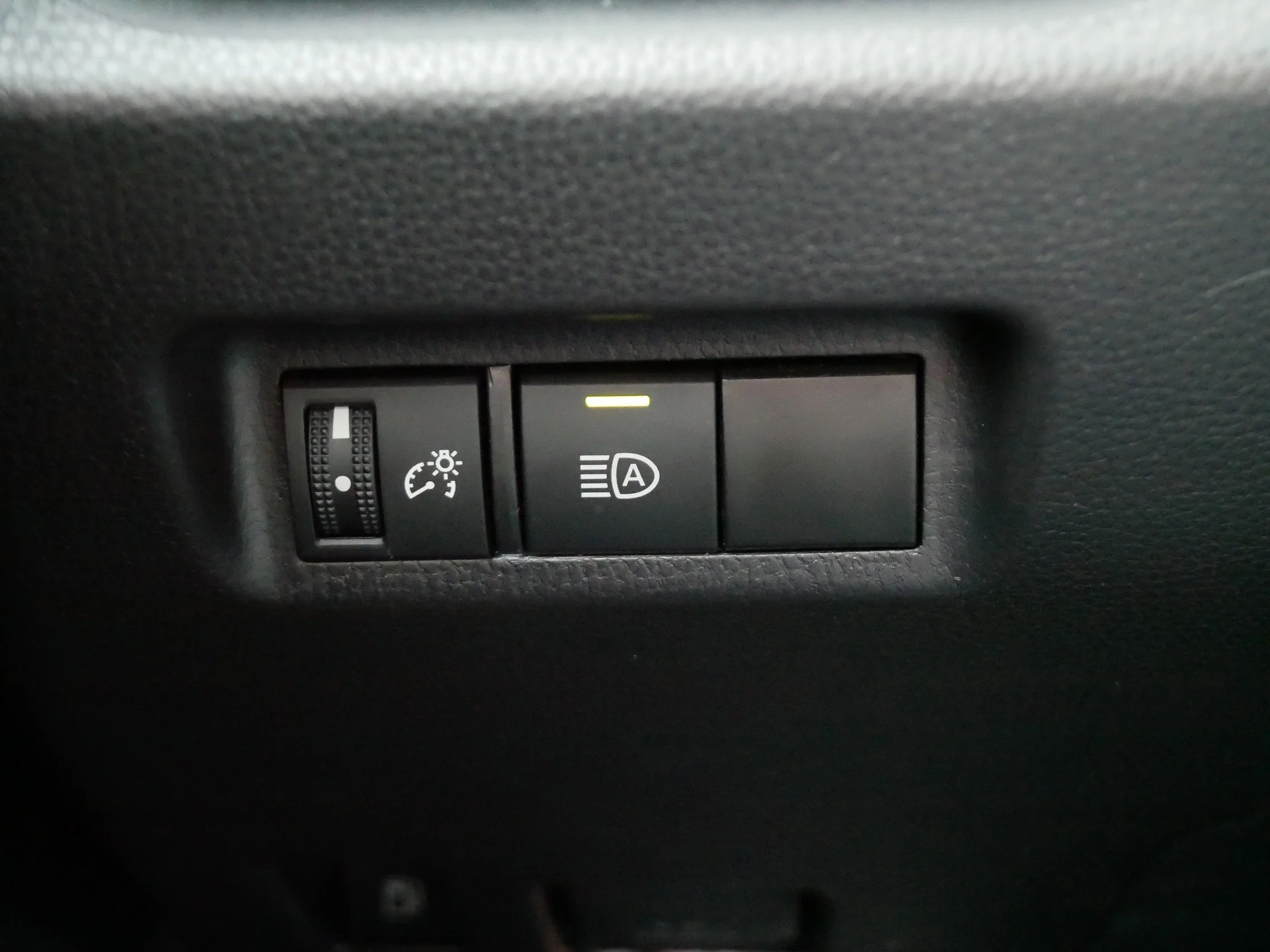 2025 Toyota RAV4 LE - Photo 26