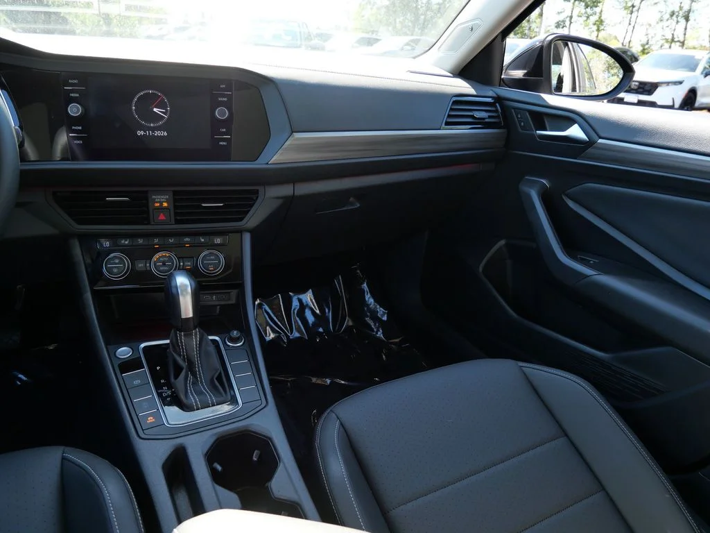 Used 2021 Black Volkswagen SEL image 15