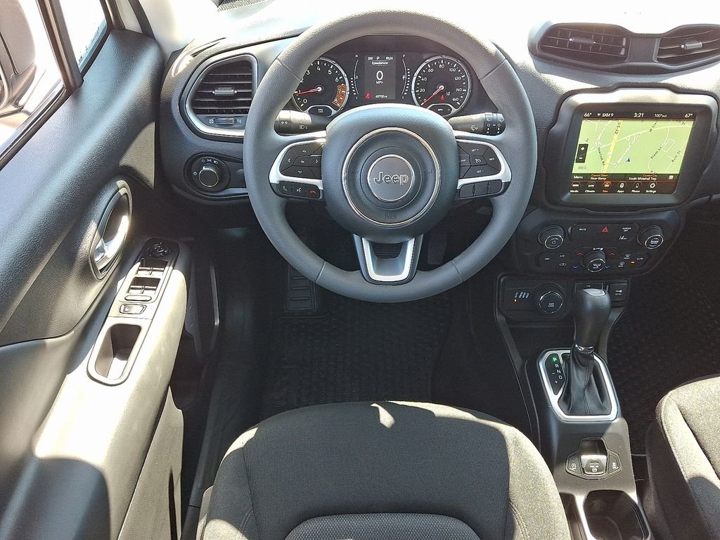 Used 2023 White Jeep Latitude image 12