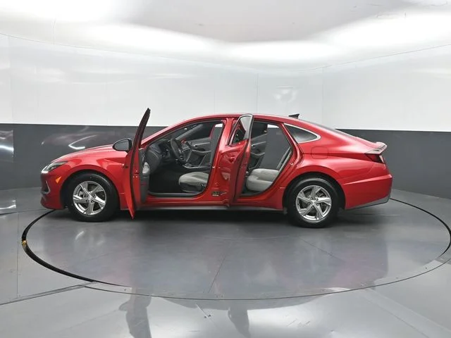 Used 2021 Red Hyundai SE image 32