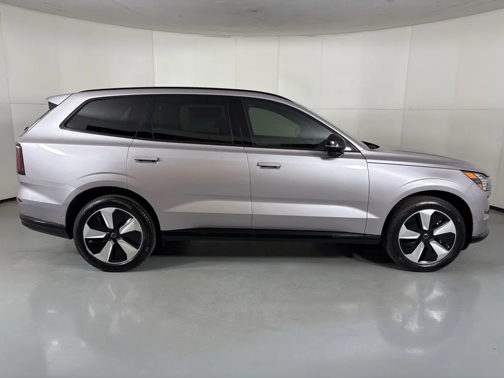 New 2026 Denim Blue Metallic Volvo Plus image 9