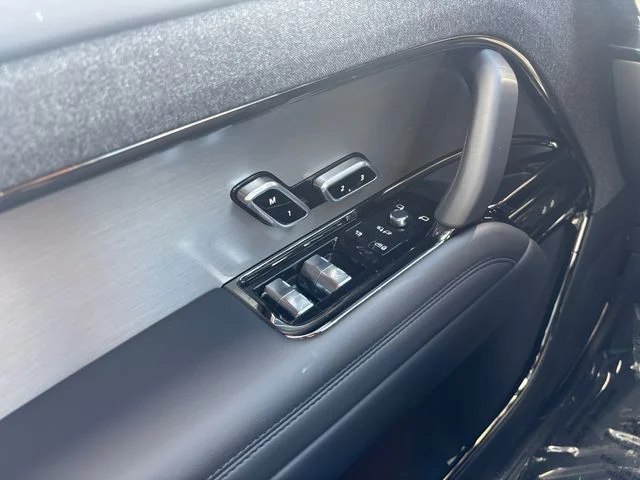 New 2026 Black Land Rover Dynamic SE image 11
