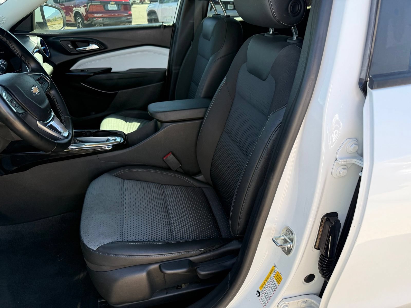 2024 Chevrolet Trax LT - Photo 18