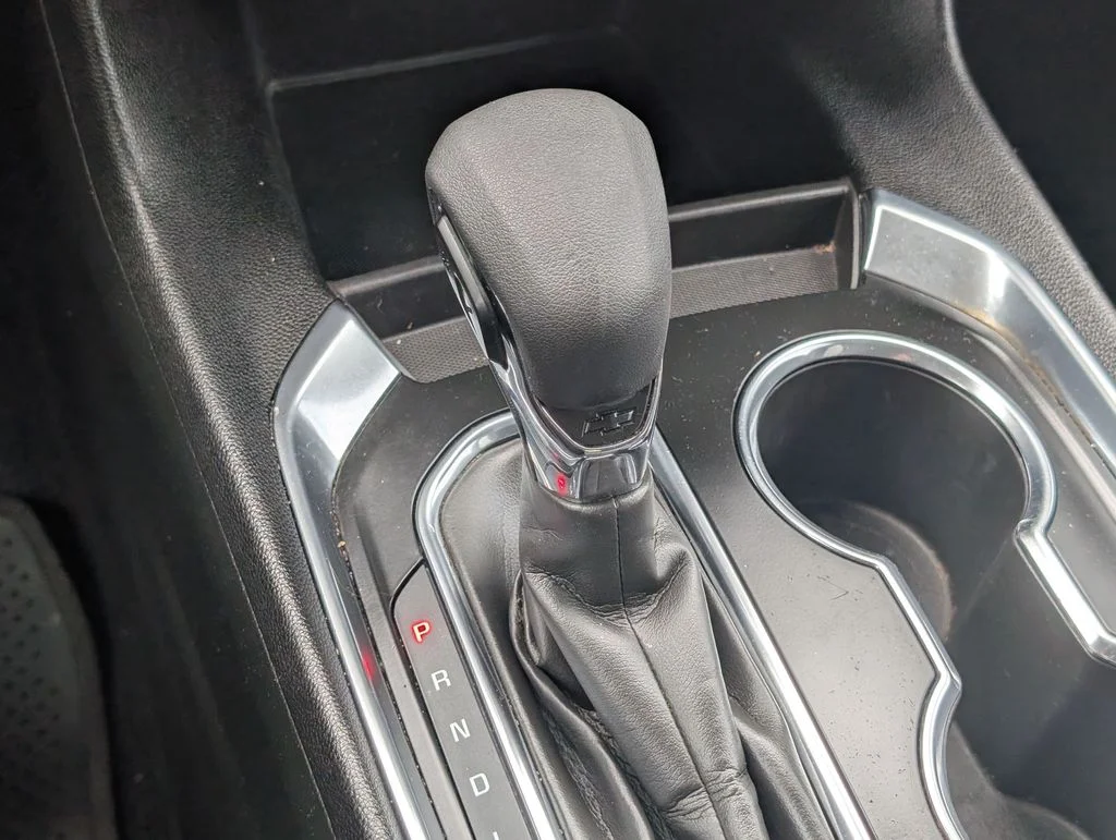 Used 2021 White Chevrolet LT image 17