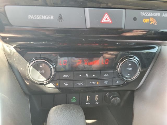 Used 2025 White Mitsubishi SE image 24