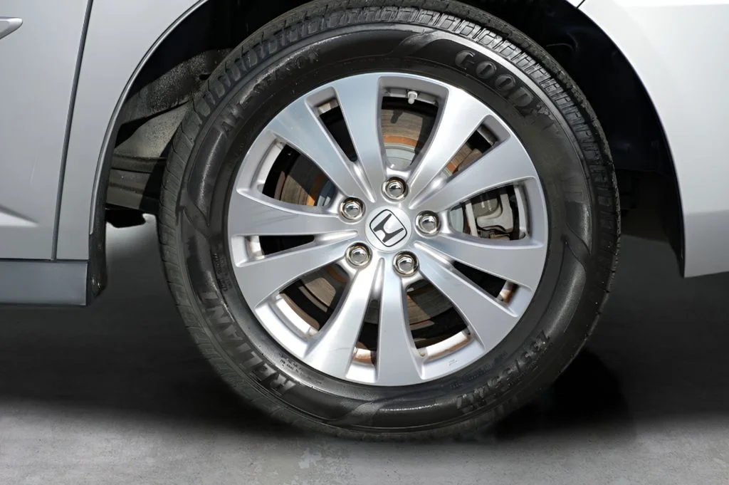 Used 2016 Silver Honda EX-L image 11